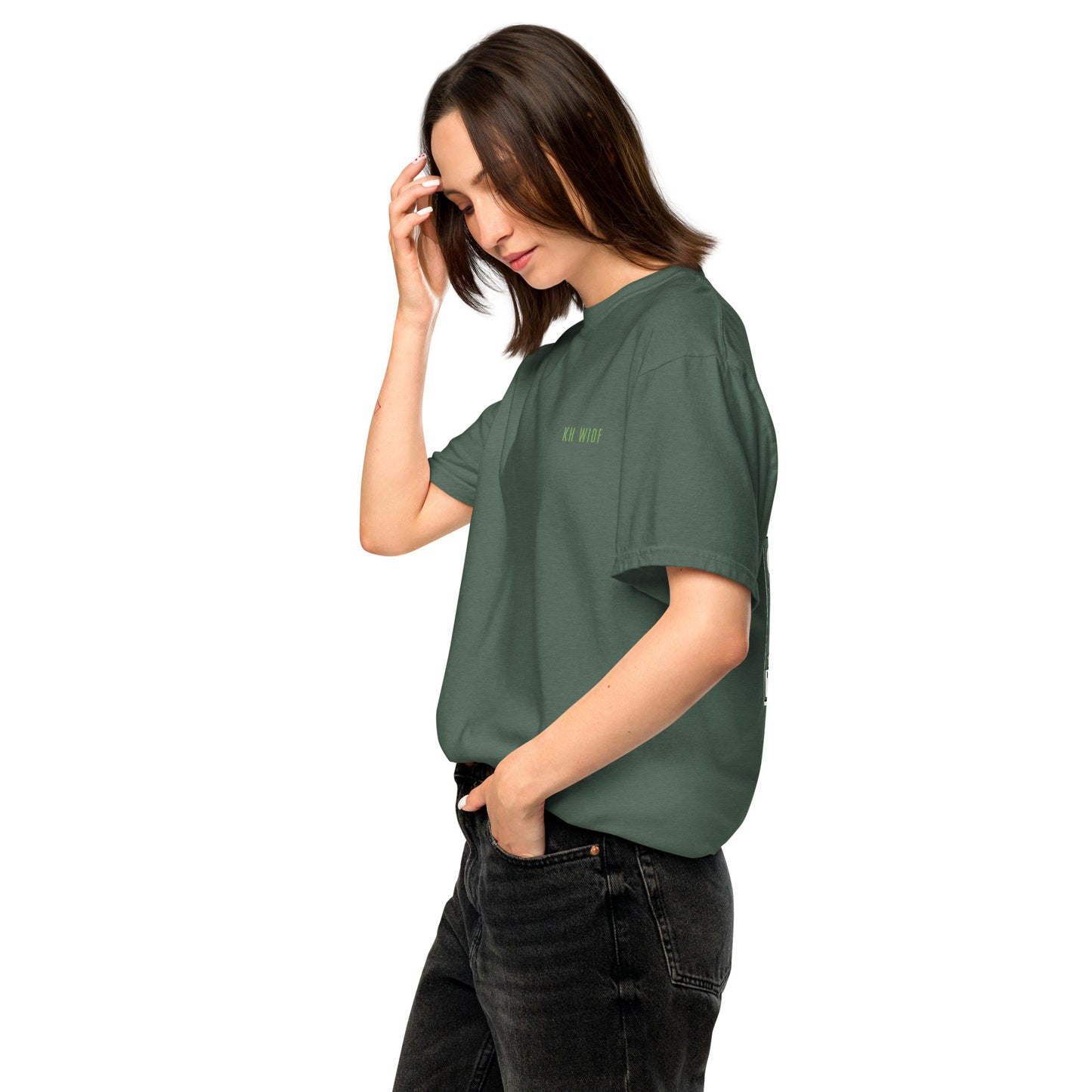 textilgefärbtes Unisex-T-Shirt, vorne bestickt, hinten bedruckt