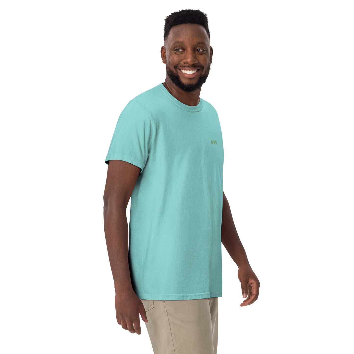 textilgefärbtes Unisex-T-Shirt, vorne bestickt, hinten bedruckt