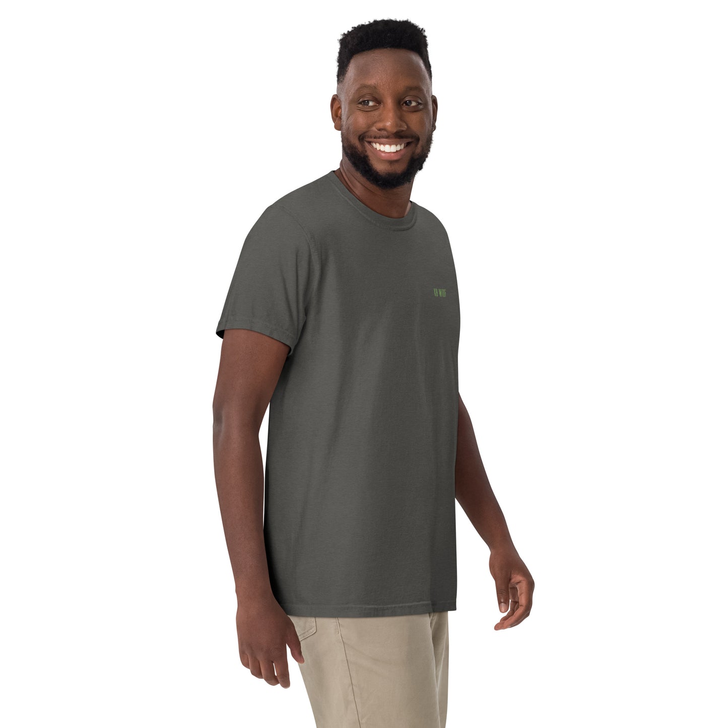 textilgefärbtes Unisex-T-Shirt, vorne bestickt, hinten bedruckt