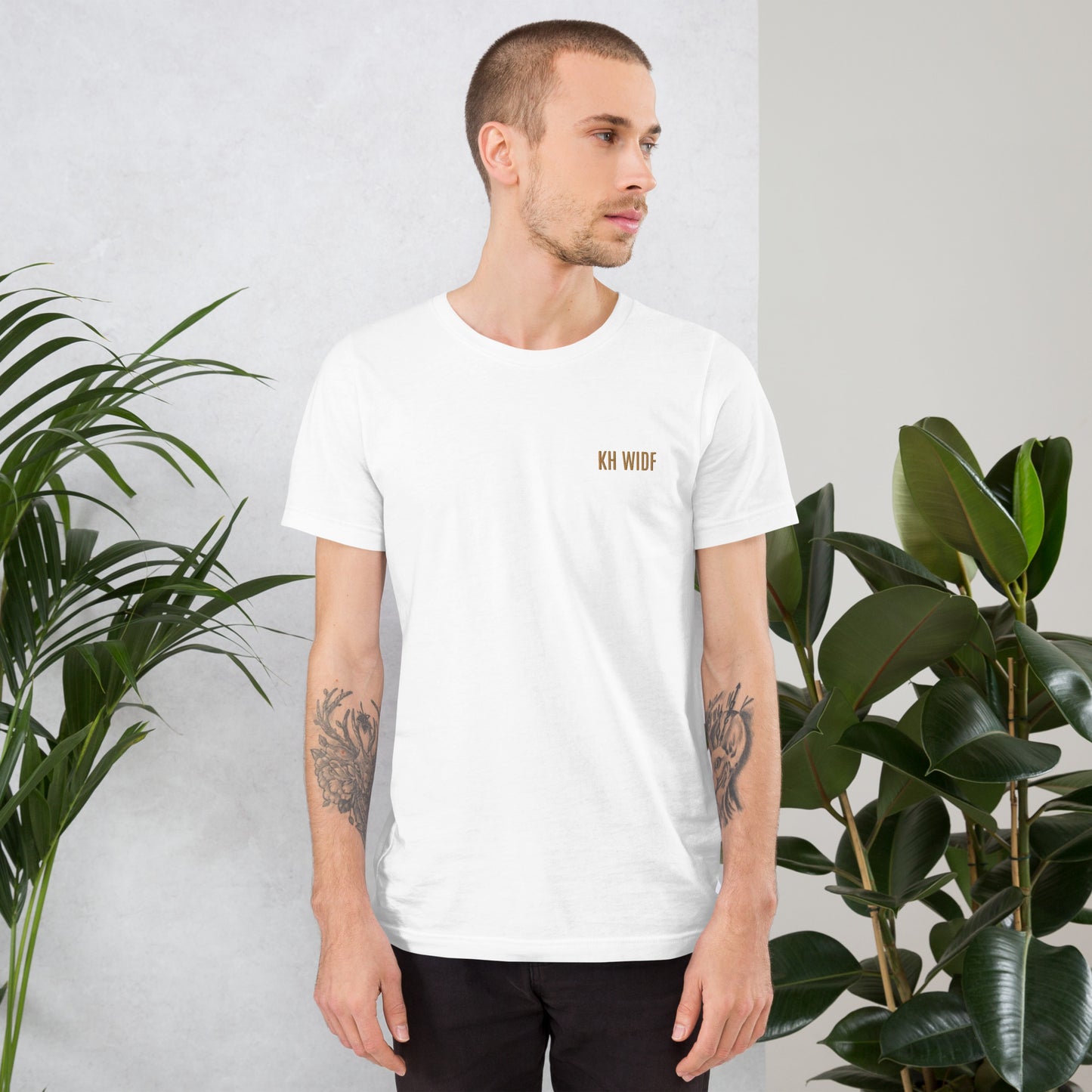 Unisex-T-Shirt, vorne bestickt, hinten bedruckt